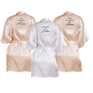 Peignoir Personnalisé Mariage EVJF - Lettre Initiale et Couronne de Fleurs Vertes